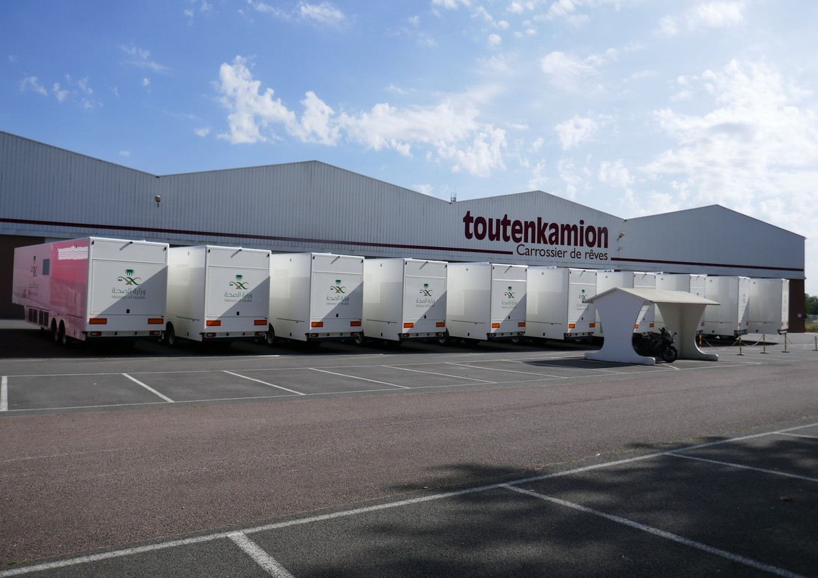 10 camions de dépistage du cancer du sein  à destination de l’Arabie Saoudite sur le départ